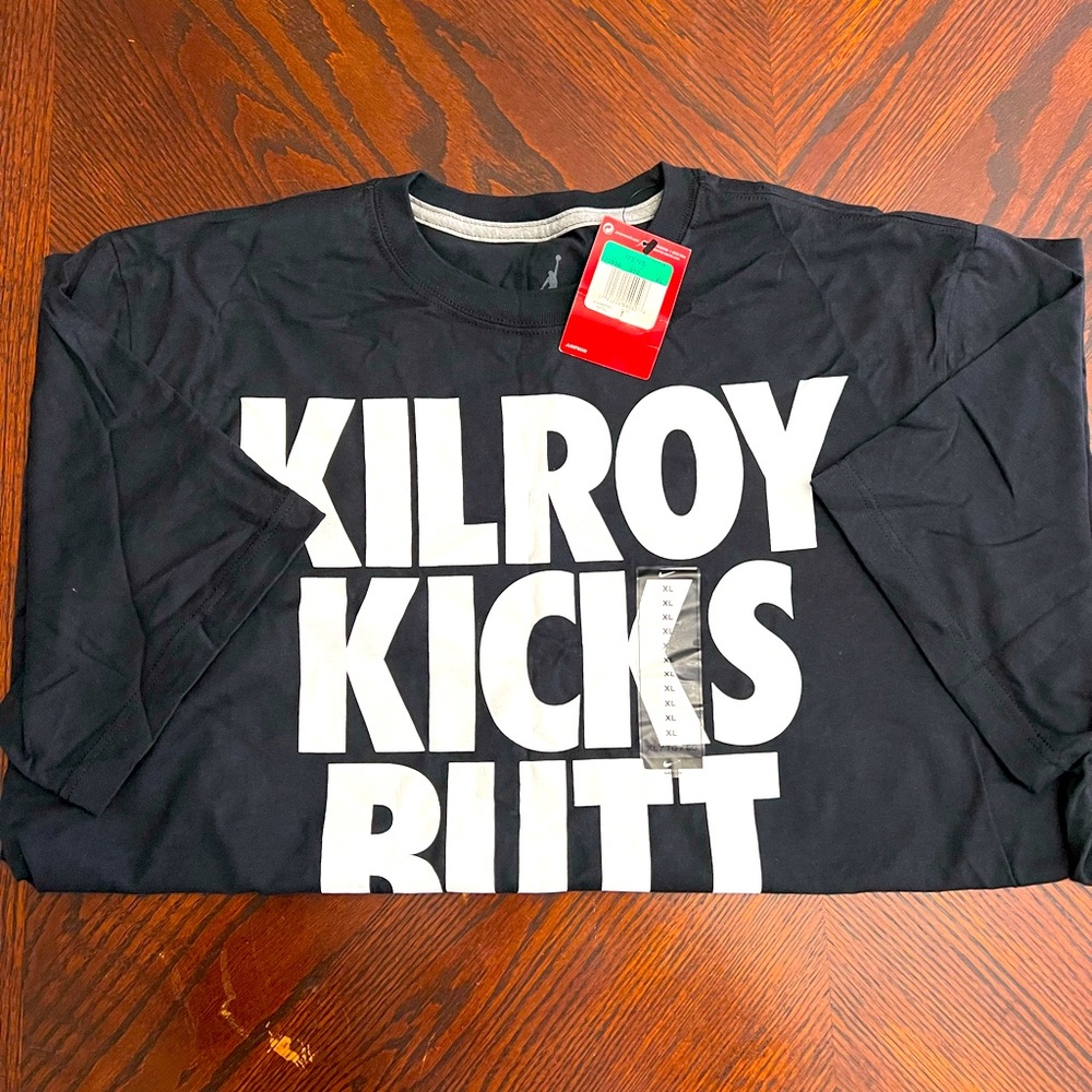 Air Jordan Nike Kilroy kicks but T-shirt